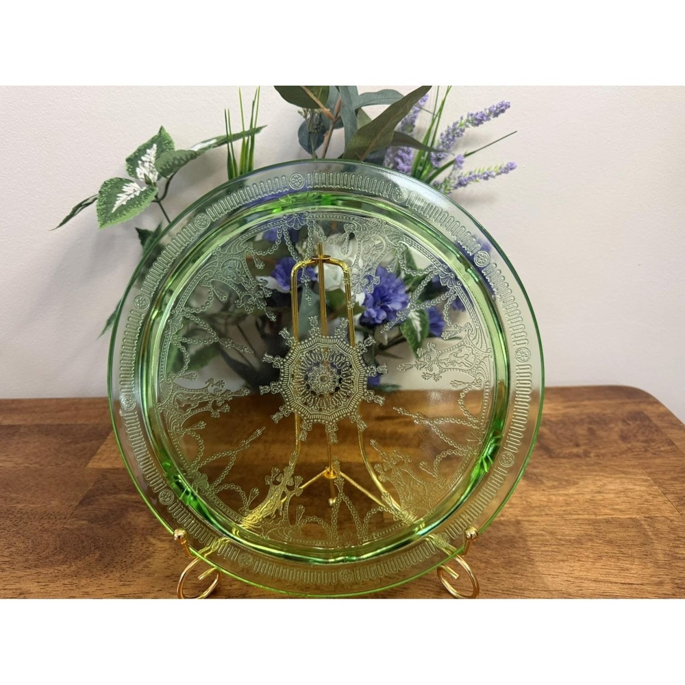 Vintage Uranium Glass Platter Etched‎ Design Glows Under UV Light Depression Era